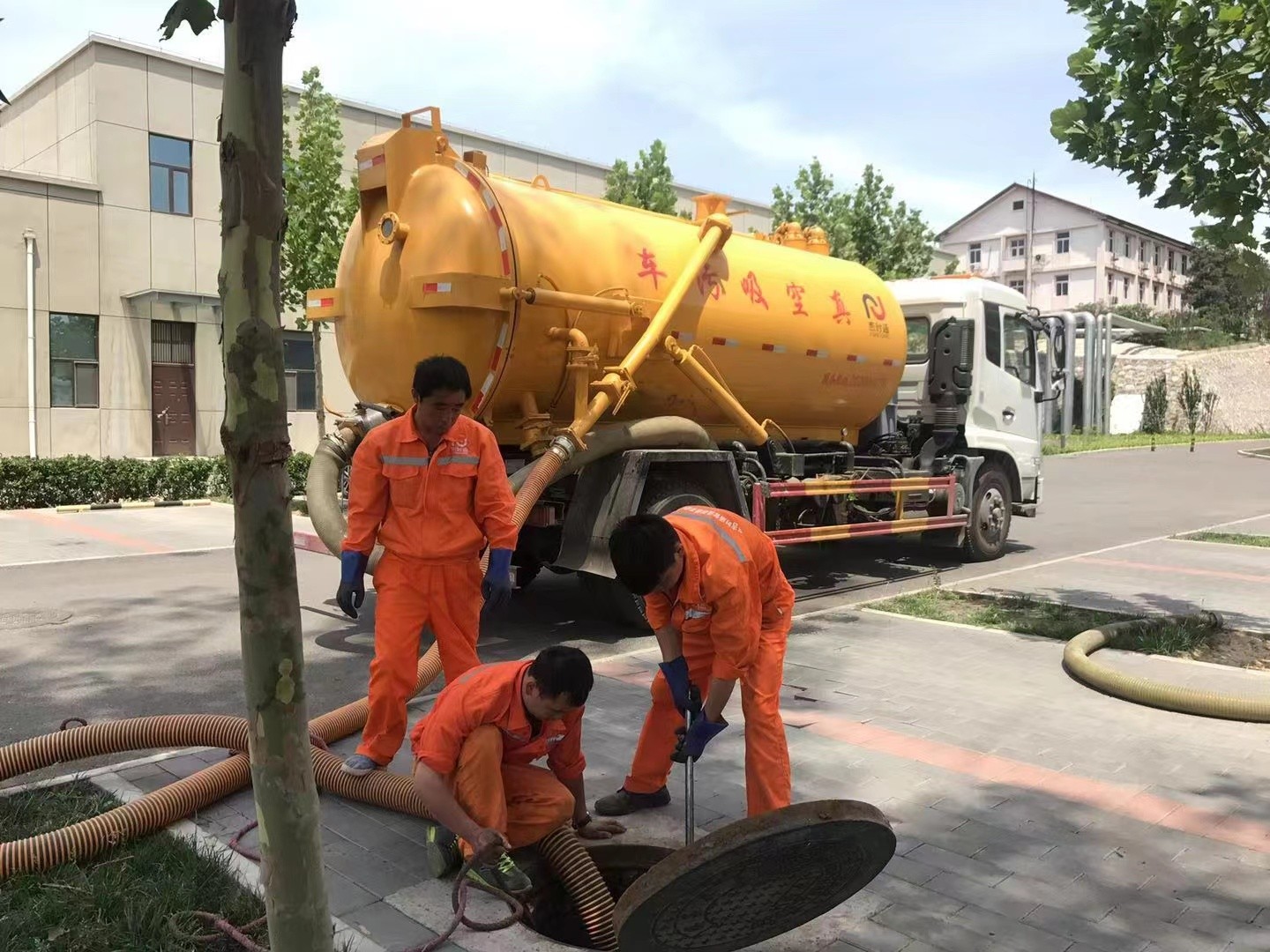 鄂州化粪池清理与5-8吨吸粪车施工效率分析